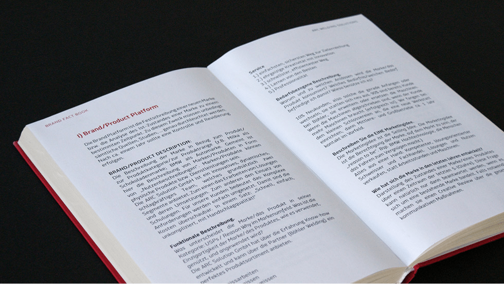 brand-fact-book-offenes-Buch